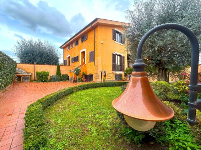 Villetta bifamiliare in vendita di 120 m² in Via di San Matteo