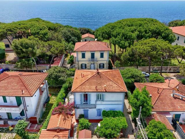 Villetta bifamiliare in vendita di 120 m² in Via Domenico Francesco Falcucci