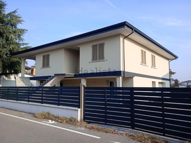 Villetta bifamiliare in vendita di 120 m² in Via Eleonora Duse