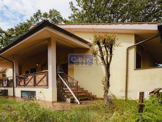 Villetta bifamiliare in vendita di 120 m² in Via Elini