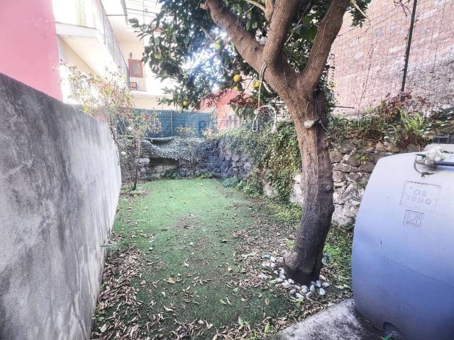 Villetta bifamiliare in vendita di 120 m² in Via Etna, 72