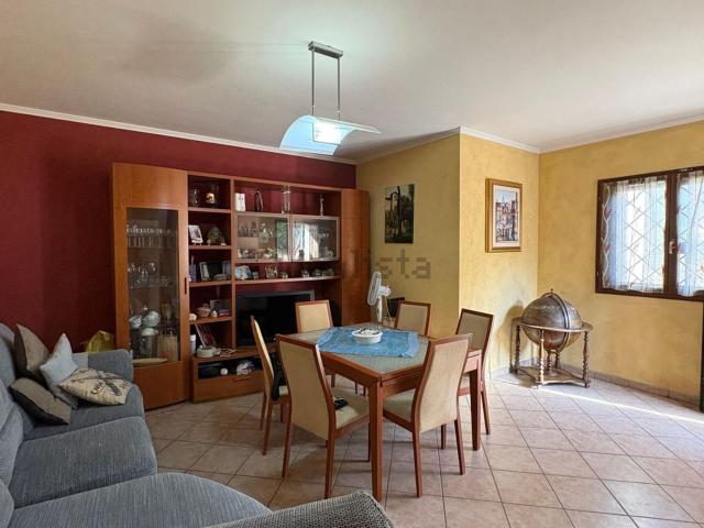 Villetta bifamiliare in vendita di 120 m² in Via Formelluccio, 33