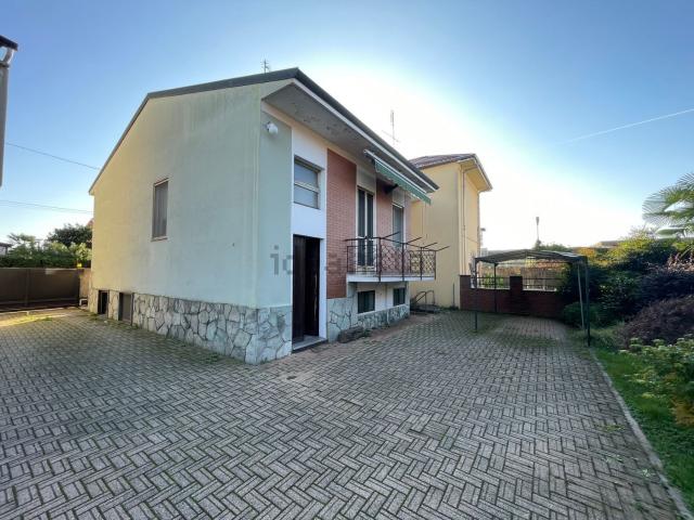 Villetta bifamiliare in vendita di 120 m² in Via G. Galilei, 13