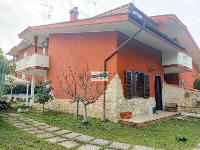Villetta bifamiliare in vendita di 120 m² in Via G. Garibaldi