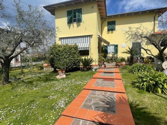 Villetta bifamiliare in vendita di 120 m² in Via Larga, 52