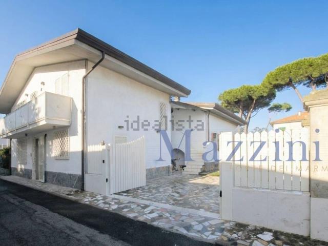 Villetta bifamiliare in vendita di 120 m² in Via Luigi Russo