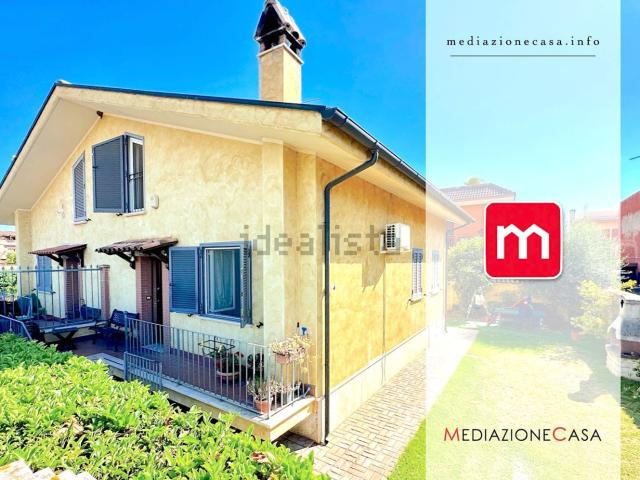 Villetta bifamiliare in vendita di 120 m² in Via Matelica