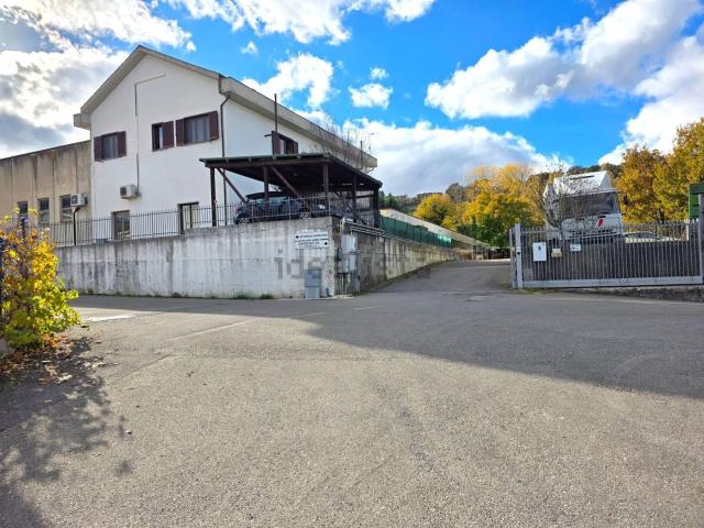 Villetta bifamiliare in vendita di 120 m² in Via Montanara, 8