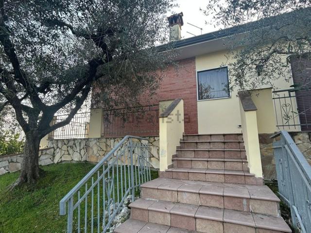 Villetta bifamiliare in vendita di 120 m² in Via Nicchieto
