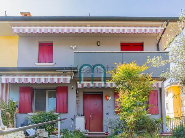 Villetta bifamiliare in vendita di 120 m² in Via Nicolò Tommaseo, 33