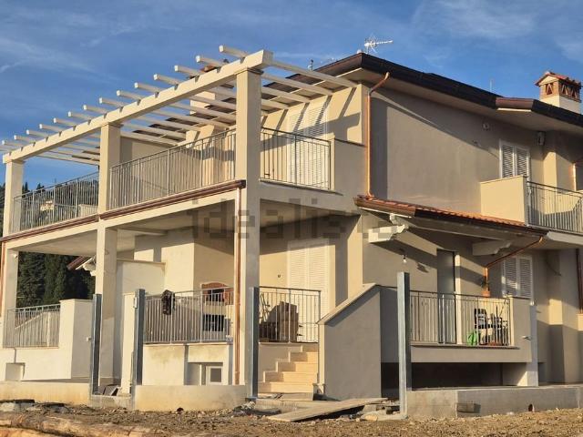 Villetta bifamiliare in vendita di 120 m² in Via Nostra Signora
