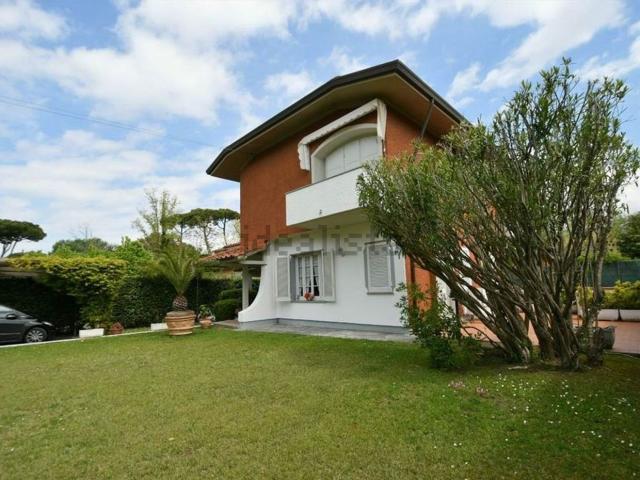 Villetta bifamiliare in vendita di 120 m² in Via Padre Ignazio da Carrara, 11