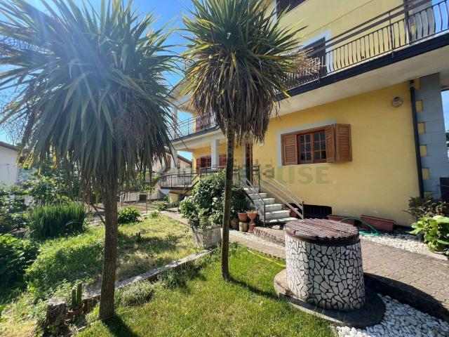 Villetta bifamiliare in vendita di 120 m² in Via Santa Lucia, 9