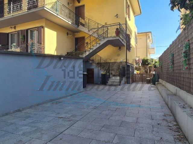 Villetta bifamiliare in vendita di 120 m² in Via Salvatore di Giacomo