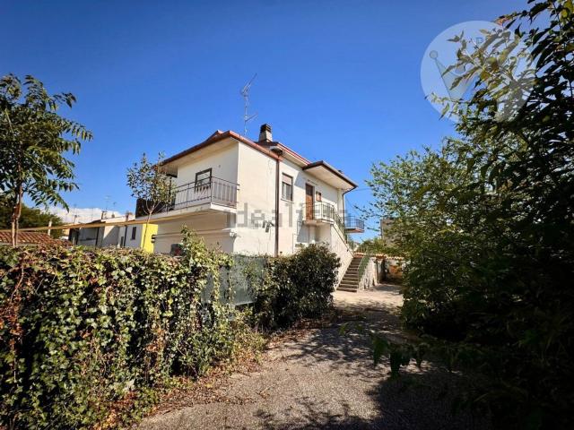 Villetta bifamiliare in vendita di 120 m² in Via Serenissima, 40