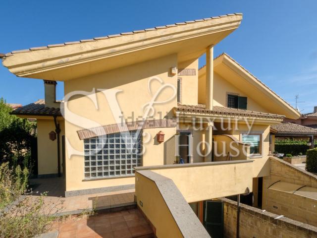 Villetta bifamiliare in vendita di 120 m² in Viale delle rughe