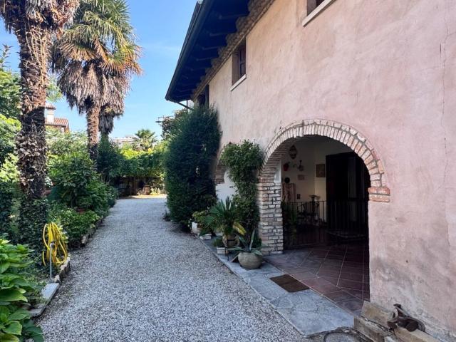 Villetta bifamiliare in vendita di 121 m² in Borgo San Gottardo, 36