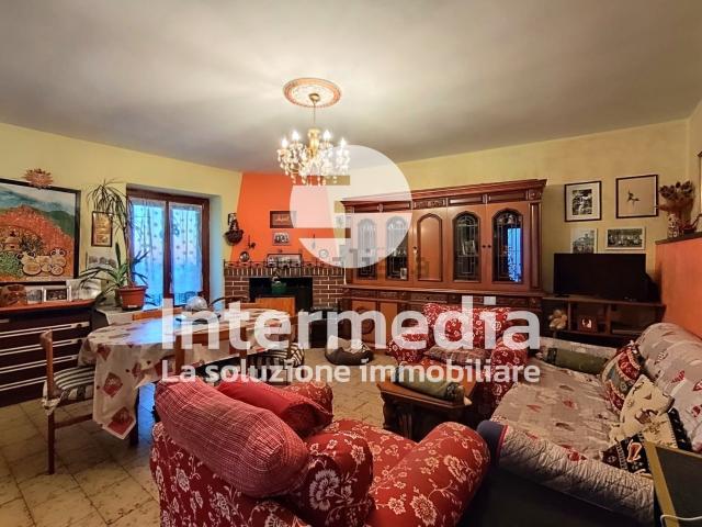 Villetta bifamiliare in vendita di 121 m² in Via Picco, 7