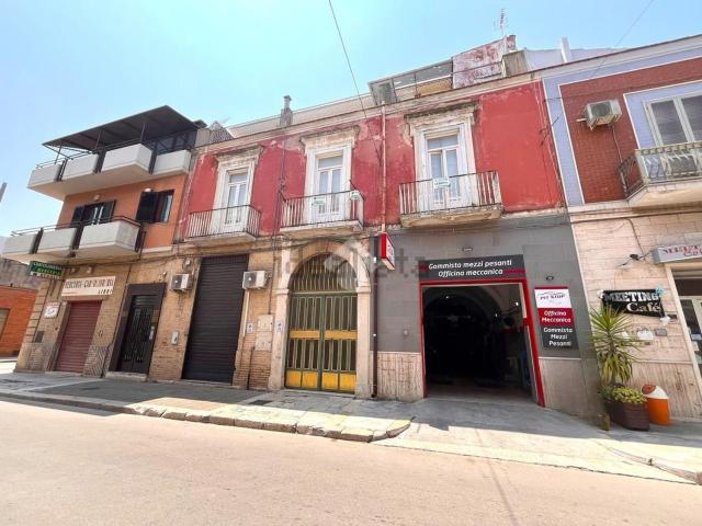 Villetta bifamiliare in vendita di 122 m² in Corso Leone Mucci, 170