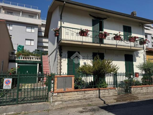 Villetta bifamiliare in vendita di 122 m² in Via Arno, 12