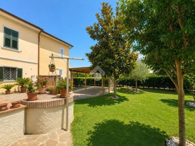 Villetta bifamiliare in vendita di 122 m² in Via Carlo Marx San Martino a Ulmiano, 96