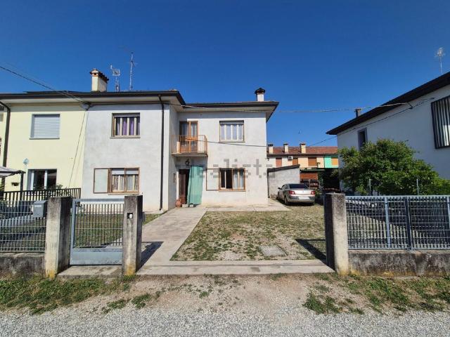 Villetta bifamiliare in vendita di 122 m² in Via dell&apos Essicatoio, 7