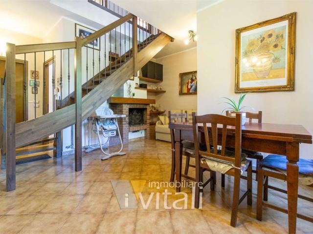 Villetta bifamiliare in vendita di 122 m² in Via Ferdinando di Borbone