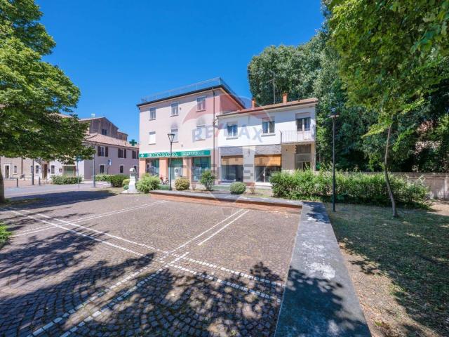 Villetta bifamiliare in vendita di 122 m² in Via Giuseppe Garibaldi, 11
