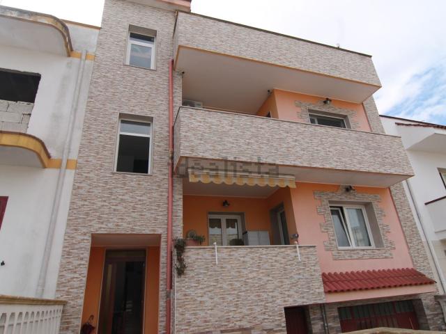 Villetta bifamiliare in vendita di 122 m² in Via Leonida