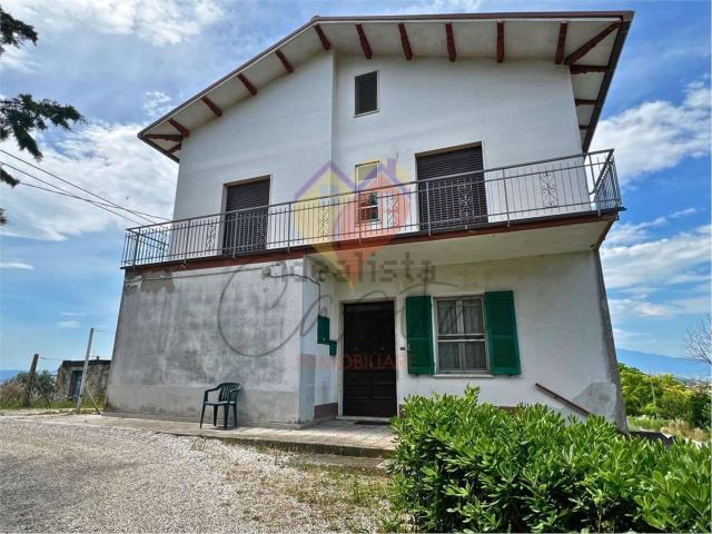 Villetta bifamiliare in vendita di 122 m² in Via Sant&apos Angelo, 11