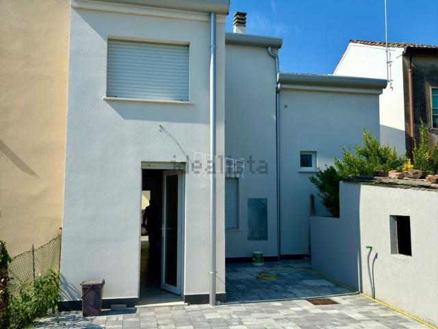 Villetta bifamiliare in vendita di 127 m² in Via A. Forni, 17
