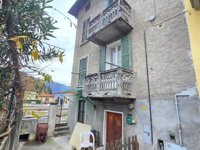 Villetta bifamiliare in vendita di 127 m² in Via Alessandro Manzoni, 5