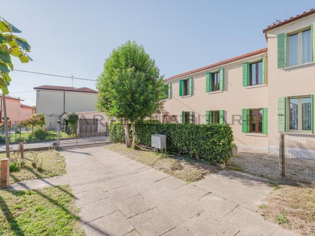 Villetta bifamiliare in vendita di 127 m² in Via Brentelle, 77