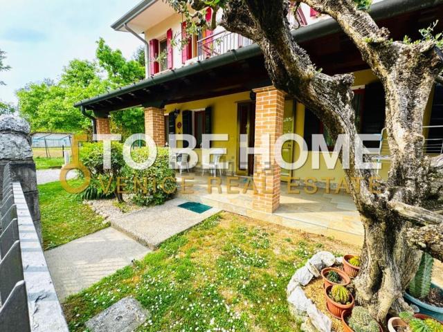 Villetta bifamiliare in vendita di 127 m² in Via Gatta, 78