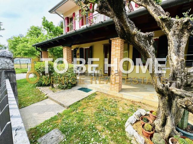 Villetta bifamiliare in vendita di 127 m² in Via Gatta, 82