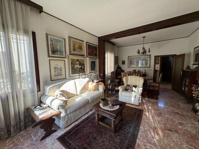 Villetta bifamiliare in vendita di 127 m² in Viale Luigi Luzzatti, 48