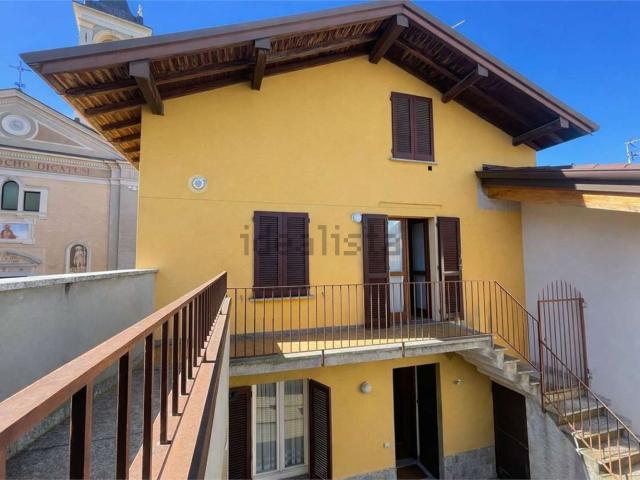 Villetta bifamiliare in vendita di 125 m² in Piazza Cardinal Ferrari, 1