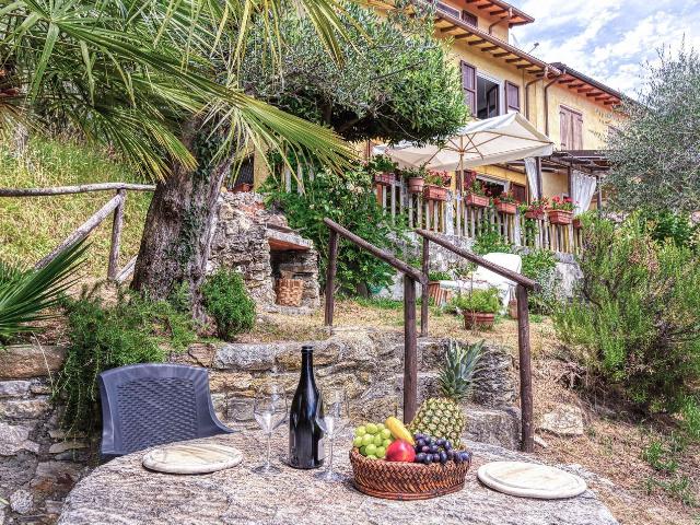 Villetta bifamiliare in vendita di 125 m² in Strada Comunale di Licetro, 39