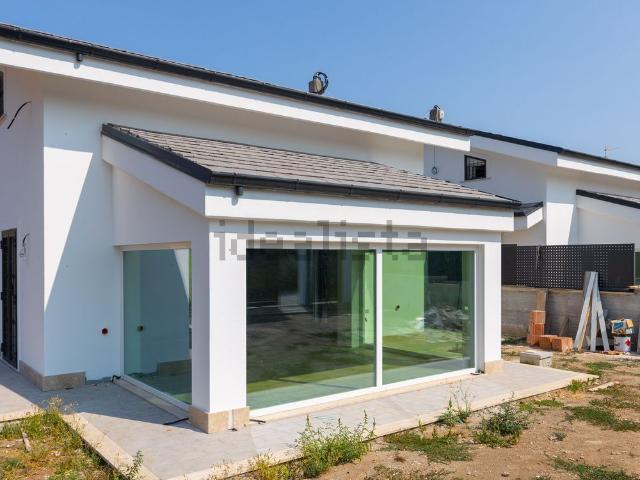 Villetta bifamiliare in vendita di 125 m² in Via Tuscolana