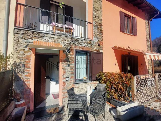 Villetta bifamiliare in vendita di 125 m² in Via Verbano, 10