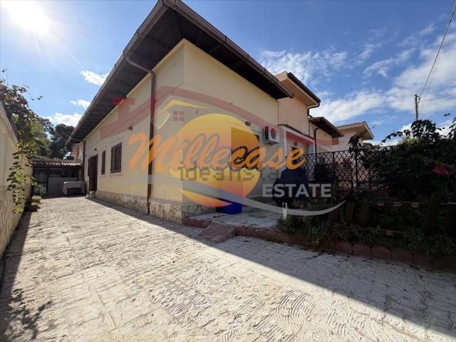 Villetta bifamiliare in vendita di 125 m² in Via Aidone