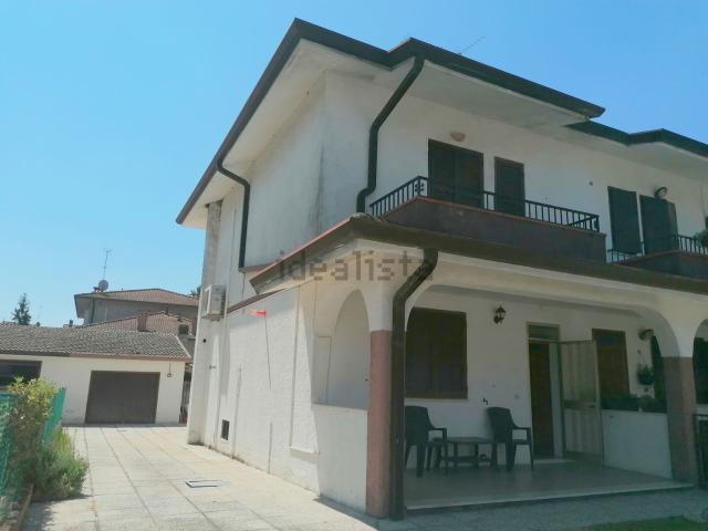 Villetta bifamiliare in vendita di 125 m² in Via Bruno Buozzi, 62