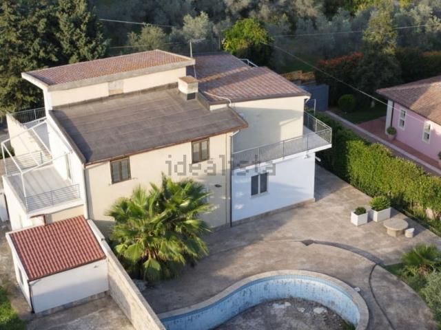 Villetta bifamiliare in vendita di 125 m² in Via delle Balatazze