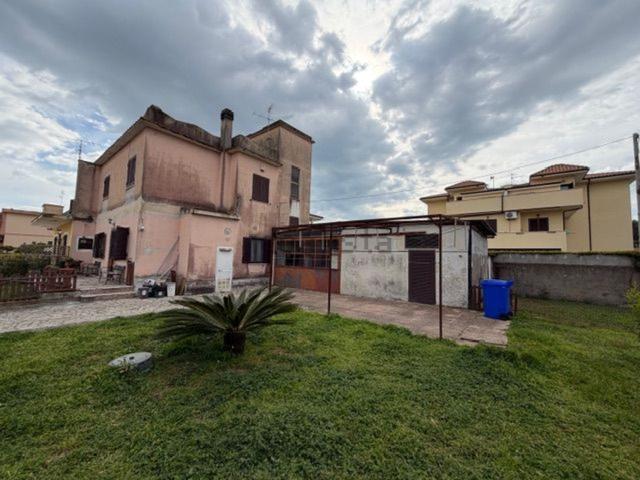 Villetta bifamiliare in vendita di 125 m² in Via di Cavallo Morto