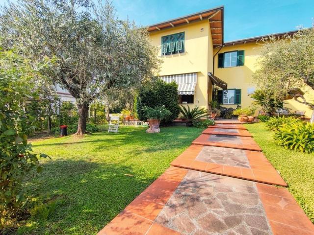 Villetta bifamiliare in vendita di 125 m² in Via Madonnina, 101