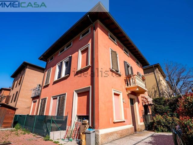 Villetta bifamiliare in vendita di 125 m² in Via Nonantolana, 635