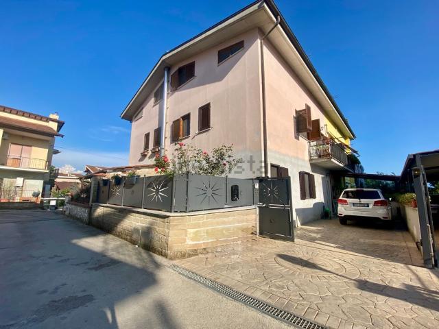 Villetta bifamiliare in vendita di 125 m² in Via Speciano