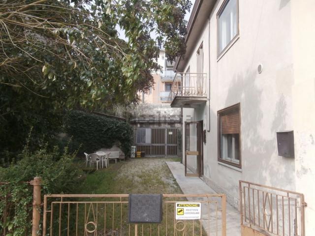 Villetta bifamiliare in vendita di 125 m² in Viale Luigi Cadorna, 4