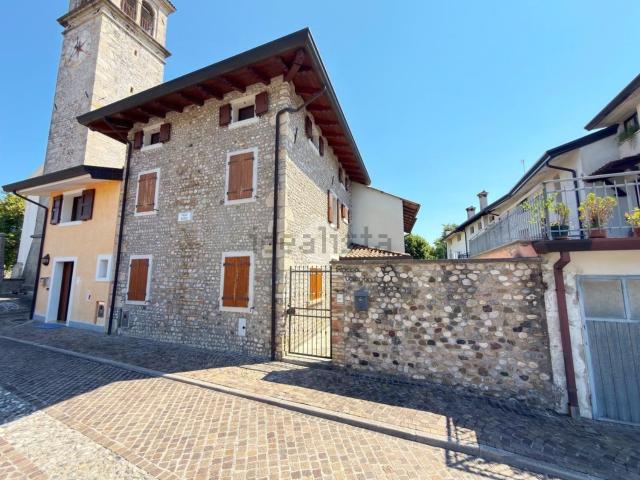Villetta bifamiliare in vendita di 126 m² in Piazza Risorta, 2