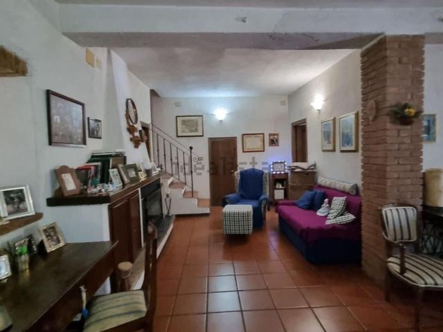 Villetta bifamiliare in vendita di 126 m² in Strada Provinciale 541 Traversa Maremmana